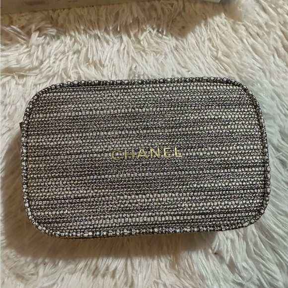 Chanel Holiday 2022 Hydration On-Hand Gift Set - Picture 6 of 13